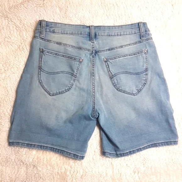 Lee Riders  mid rise shorts - Picture 2 of 5
